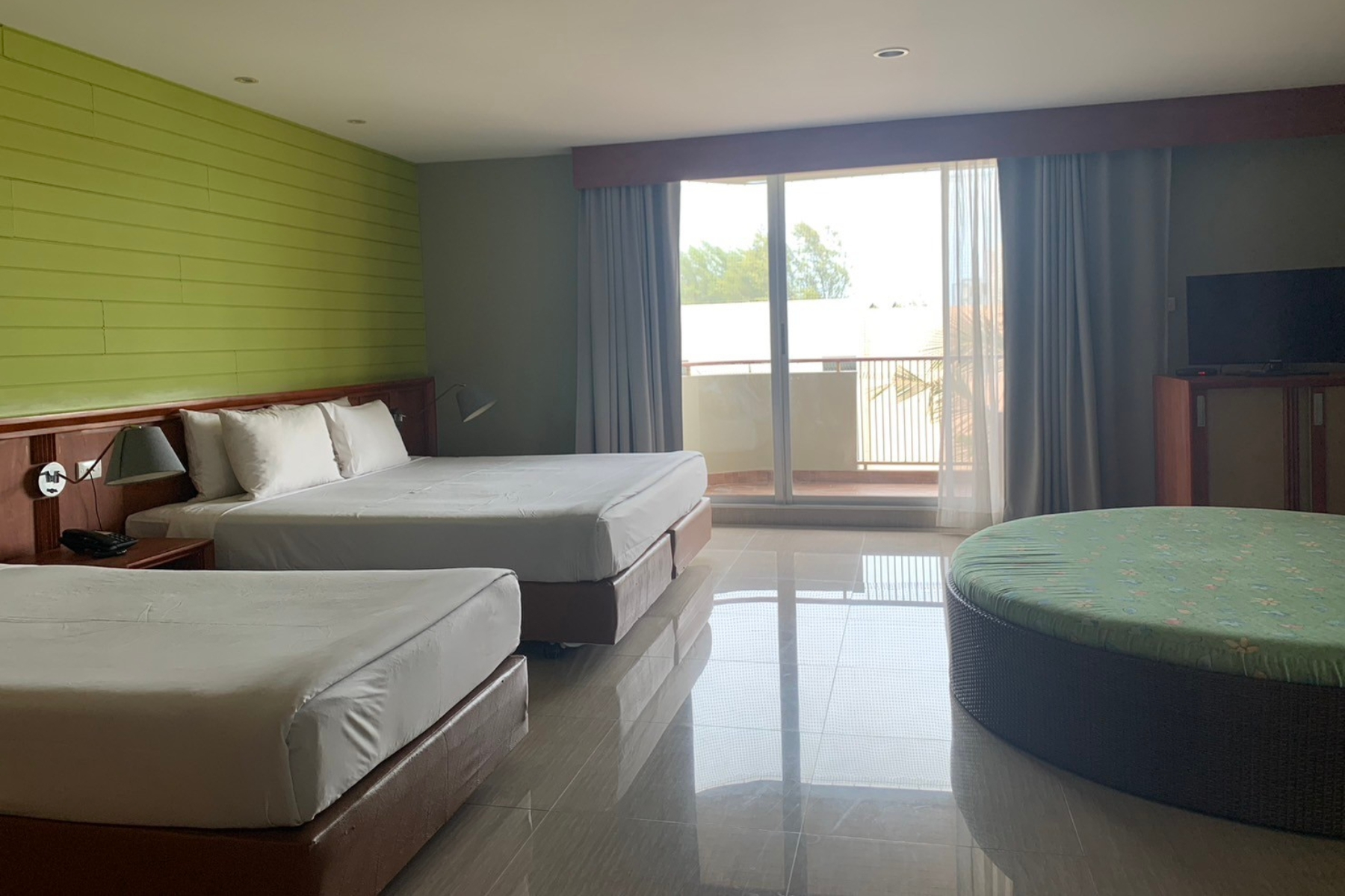 LINE_ALBUM_LB ห้อง Long Beach Family Suite_250304_8